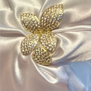 Elegant Gold Flower Ring